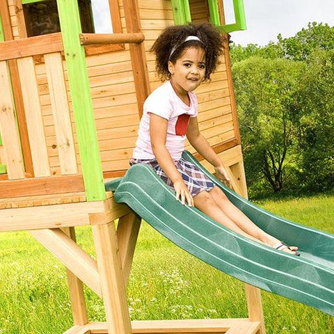 Image of meisje-glijd-naar-beneden-van-de-glijbaan-speelhuisje-sarah