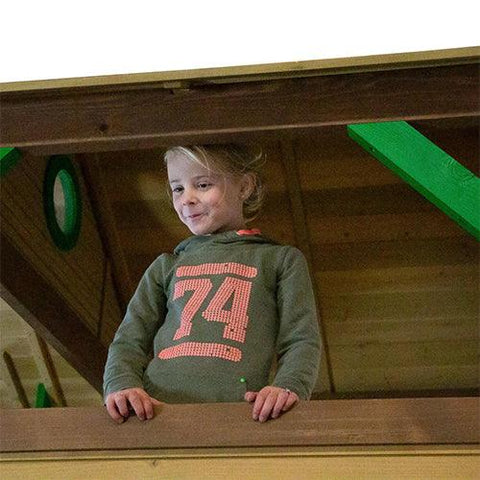 Image of meisje-speelt-in-speelhuisje-van-hout-meeko-axi