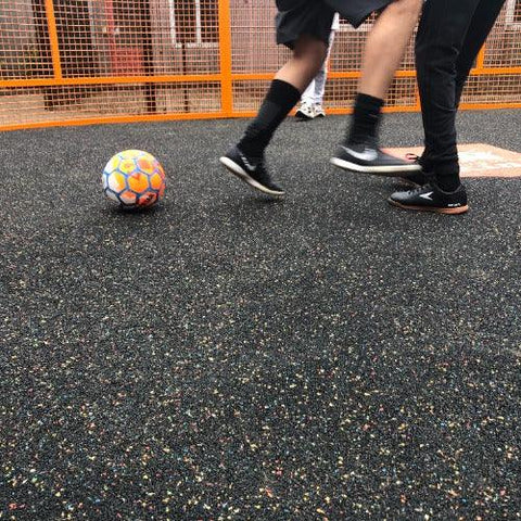 Image of pannavoetbal-in-de-pannakooi-pk8000-pannavoetballers-spelen-voetbal-in-kooi