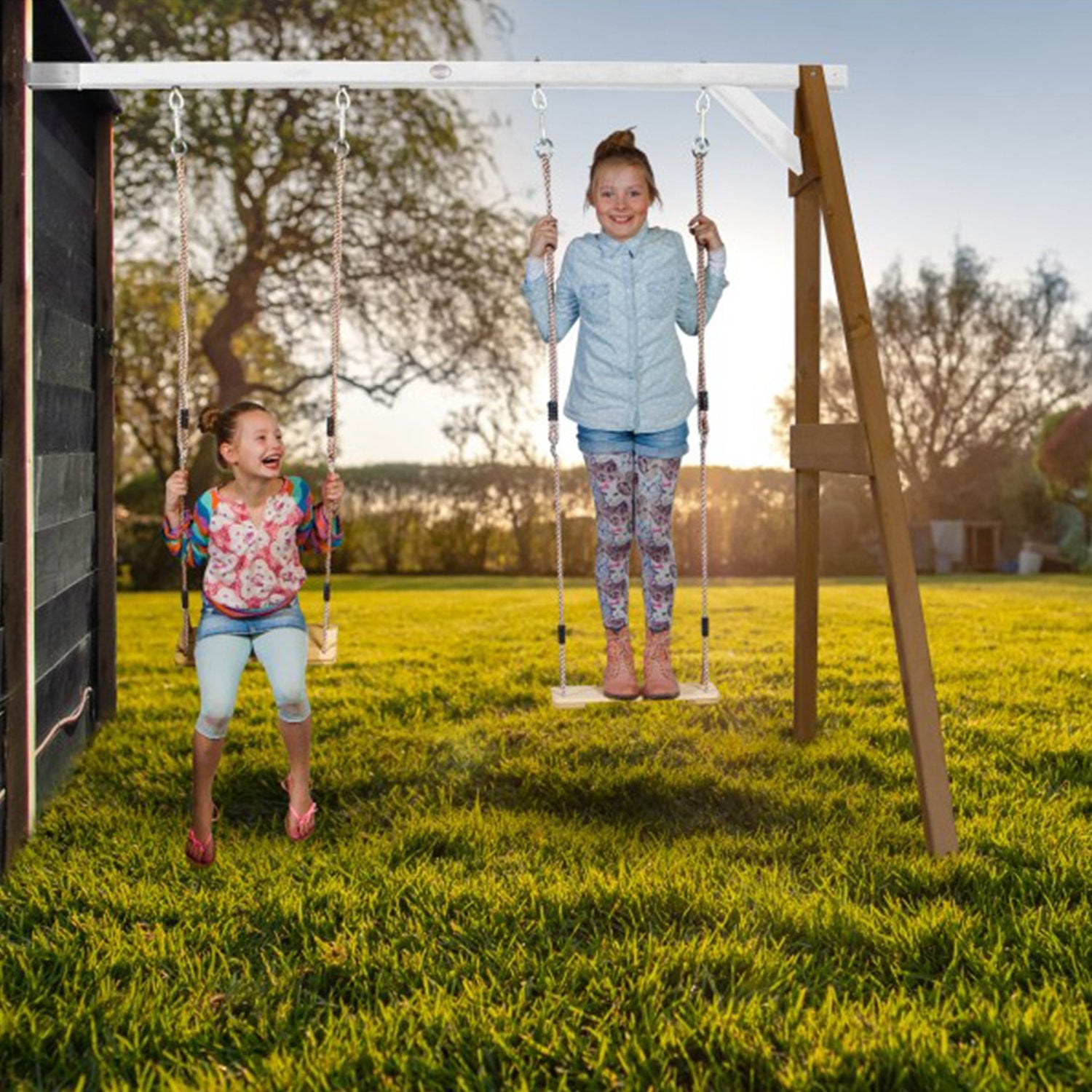 Schommel | AXI - Dubbele aanbouwschommel (bruin/wit) - JouwSpeeltuin