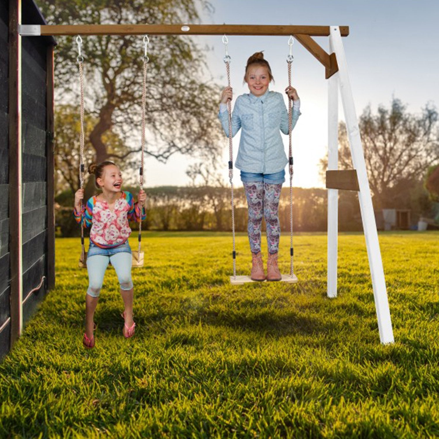 Schommel | AXI - Dubbele aanbouwschommel (wit/bruin) - JouwSpeeltuin