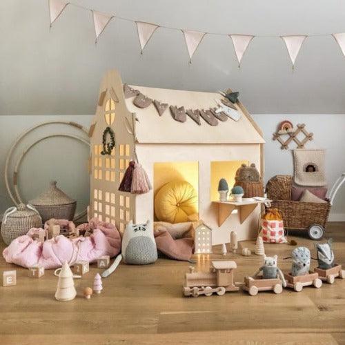 decoratie-houten-speelhuis-klokgevel-woodenplay