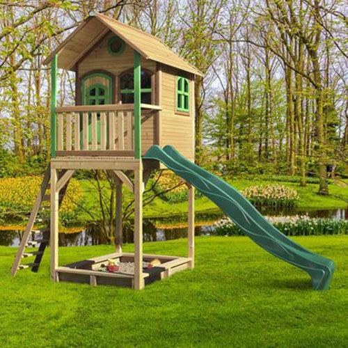 houten-kinderspeelhuisje-romy-in-de-achtertuin-axi