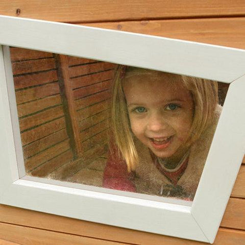 Image of houten-speelhuis-kijkraampje-meisje-jouw-speeltuin-axi-lisa