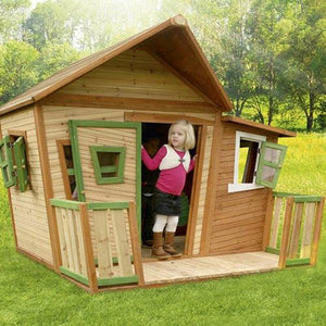 kind-speelt-in-houten-kinderspeelhuisje-lisa-van-axi