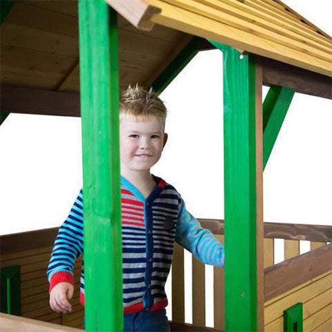 Image of kind-speelt-in-kinderhuisje-bogo-van-axi-jouw-speeltuin