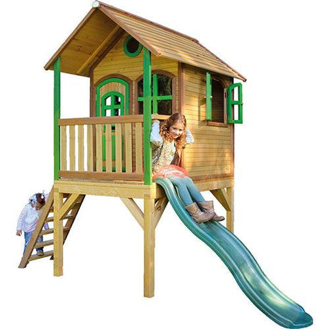 kinderen-spelen-glijden-en-klimmen-speelhuis-laura-axi