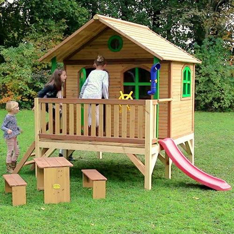 Image of kinderen-spelen-in-houten-kinder-speelhuis-stef-axi-jouw-speeltuin