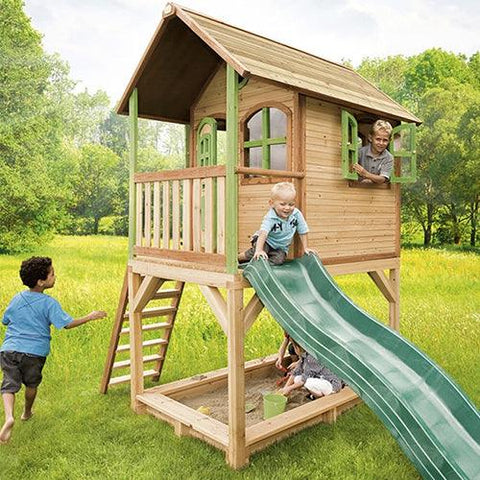 Image of kinderen-spelen-in-houten-speelhuisje-sarah-van-axi