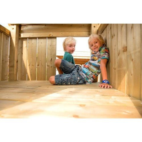 Image of kinderen-spelen-in-speeltoren-compact-woodvision-jouw-speeltuin