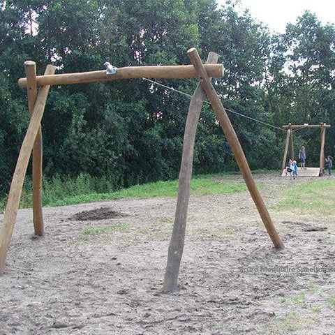 Image of kinderen-spelen-met-houten-speeltoestel-kabelbaan-sicuro