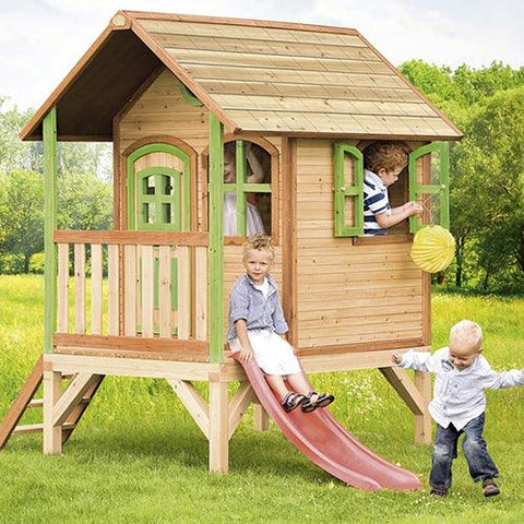 Image of kinderen-spelen-op-houten-kinderspeelhuisje-tom-axi